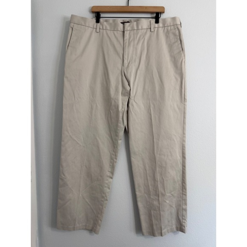 Dockers - D3 Easy Classic Light Khaki Pants Size 42 x 32 100%‎ cotton